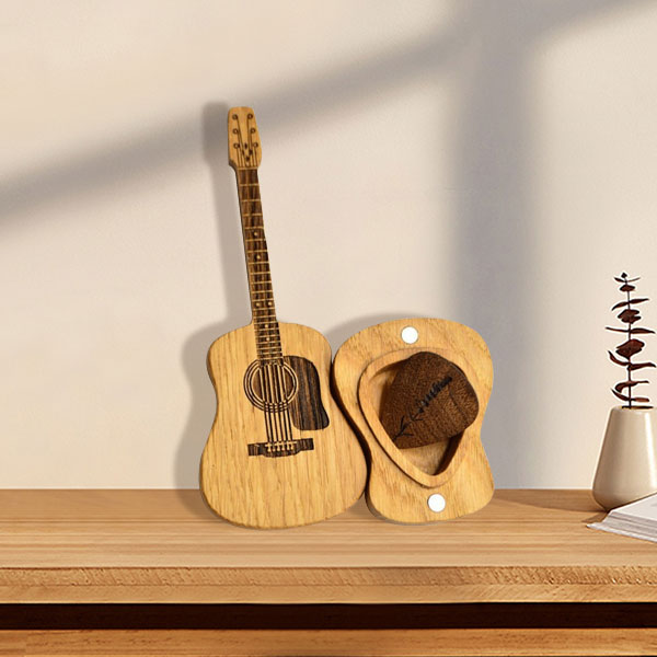 💖 Дървена акустична китара с плектър и кутия 🎁🎸