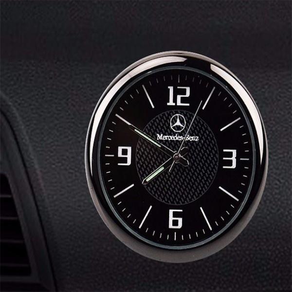 Кварцов часовник за автомобил