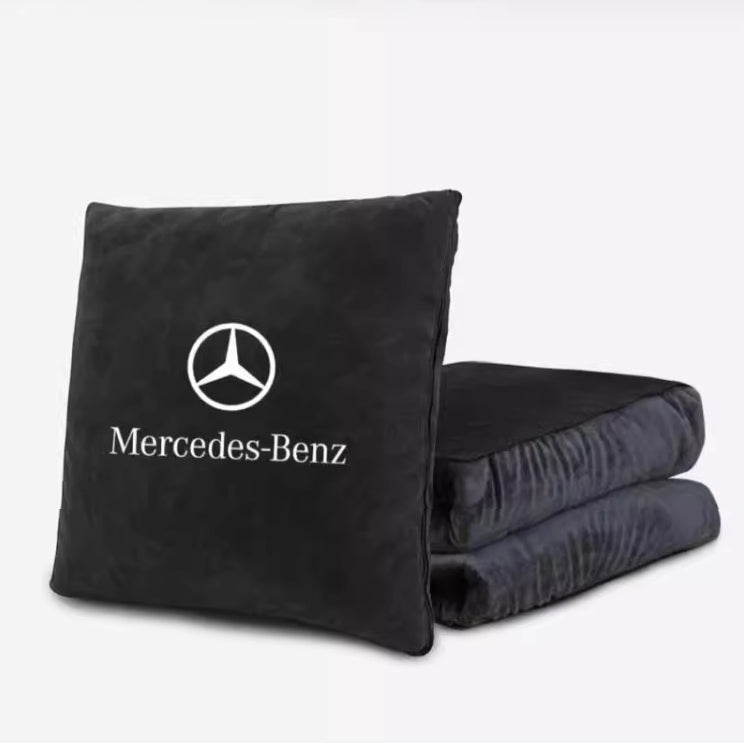 Многофункционални възглавници и завивки - топъл спътник за дома и пътуването