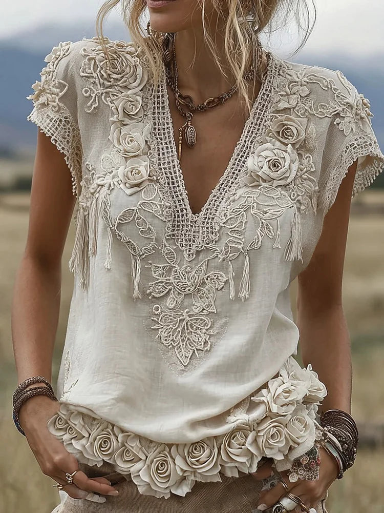 Дамска тениска с къс ръкав от ленена смес, V-образно деколте и бродерия с рози