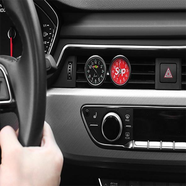 Кварцов часовник за автомобил