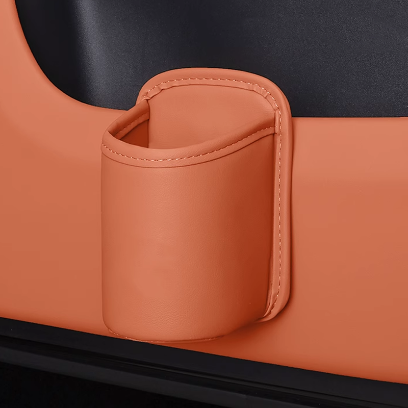 Кожена поставка за чаши Velora – лесна за инсталиране, възможна е персонализация на логото