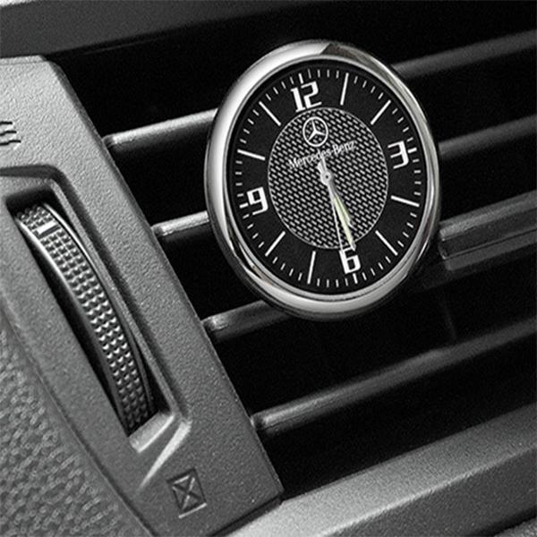 Кварцов часовник за автомобил