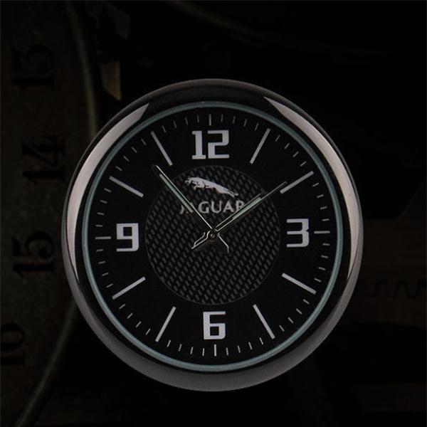 Кварцов часовник за автомобил