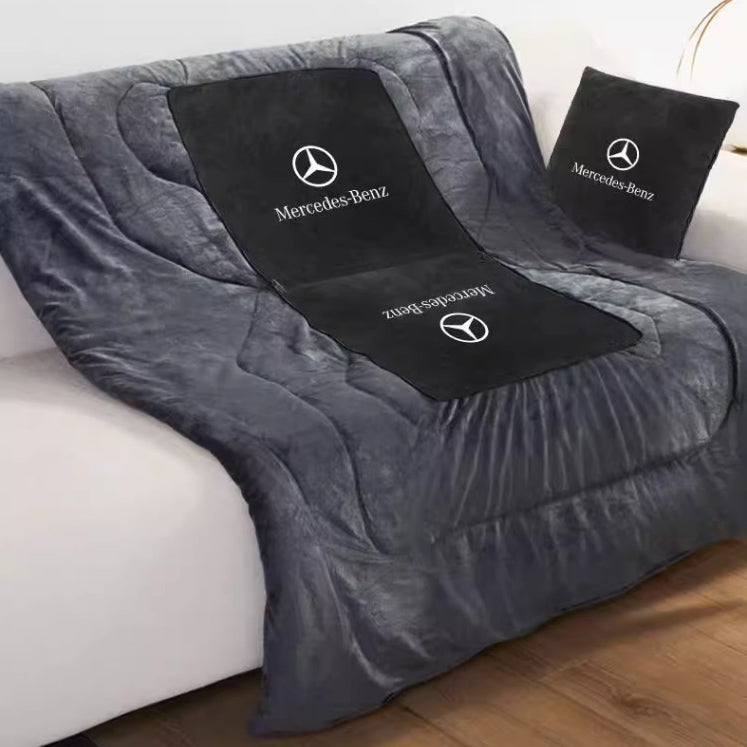 Многофункционални възглавници и завивки - топъл спътник за дома и пътуването