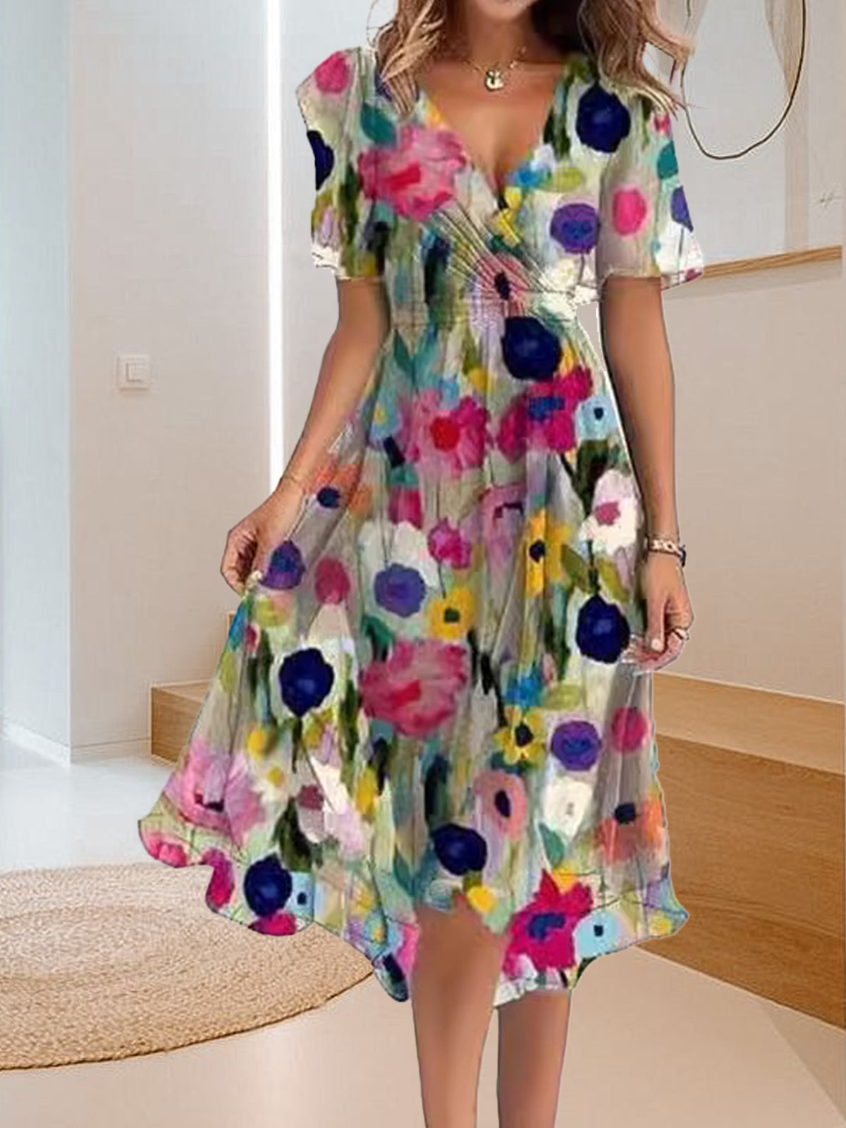 Ежедневна рокля с V-образно деколте, семпла, с щампа