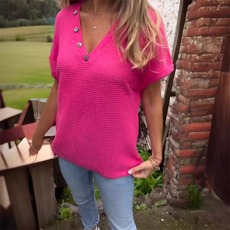 Дамски стилен топ с къс ръкав и заострено деколте