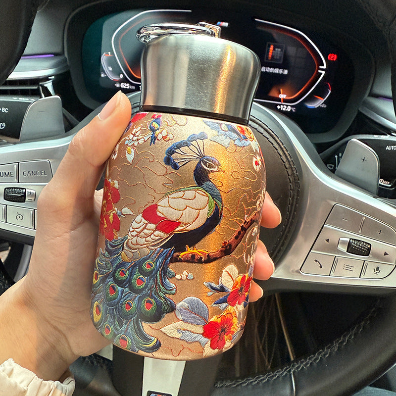 Стилна и преносима изолирана бутилка за вода