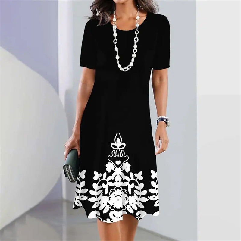 Дамска рокля с А-силует и миди кройка