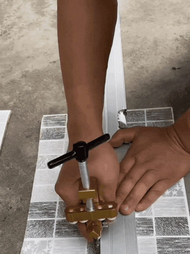 Резачка за стъкло и плочки