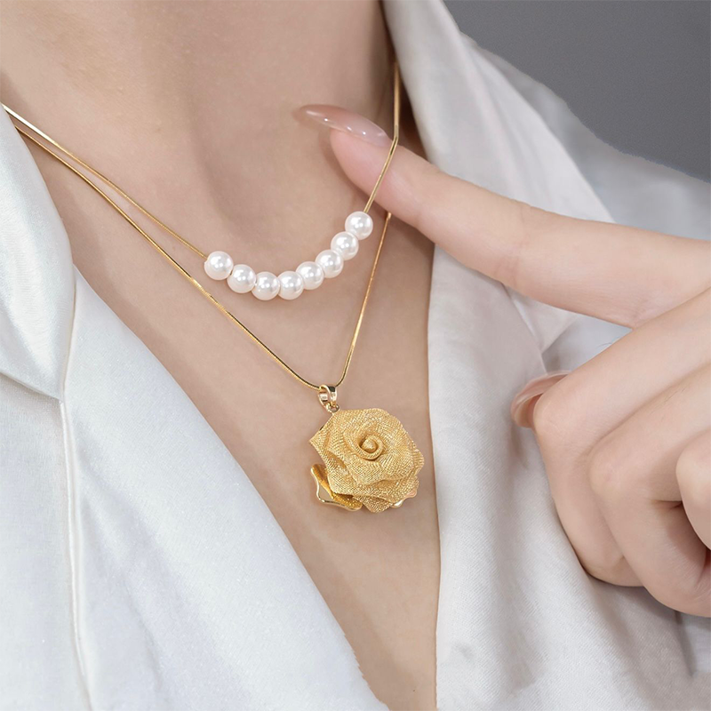 🌹Könnyű és luxus rózsa nyaklánc