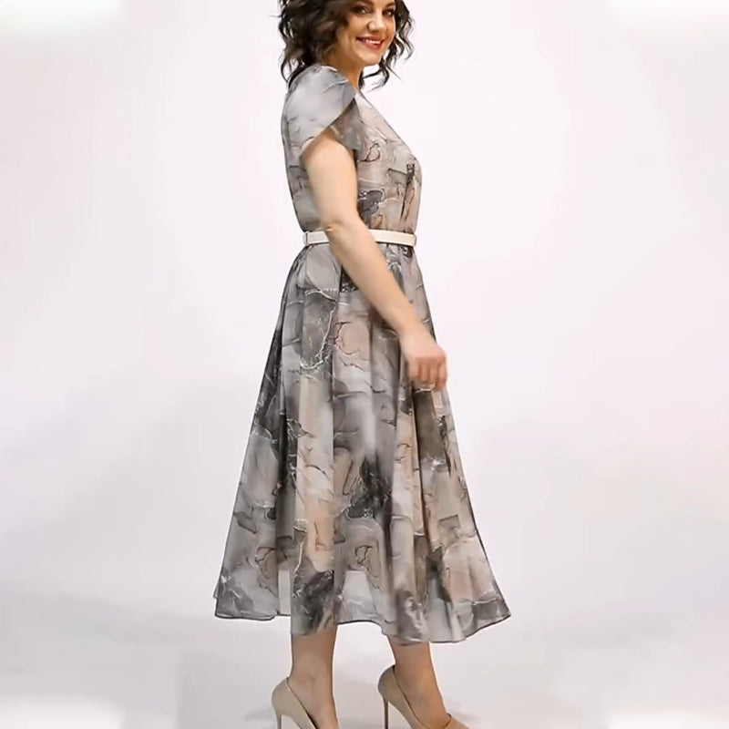 Елегантна дамска рокля с къс ръкав и кръгло деколте