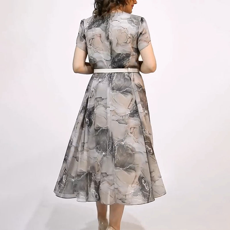 Елегантна дамска рокля с къс ръкав и кръгло деколте