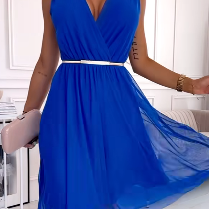 Шифонена рокля без ръкави с V-образно деколте