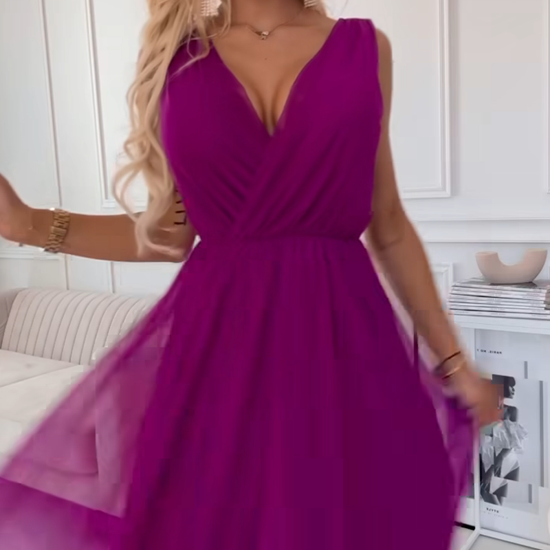 Шифонена рокля без ръкави с V-образно деколте