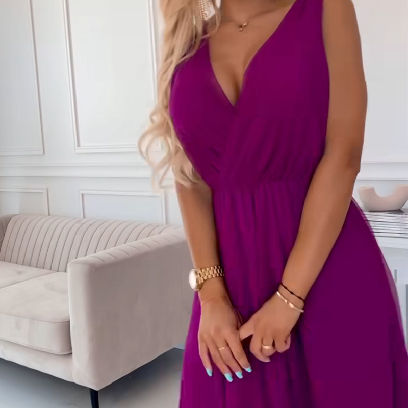 Шифонена рокля без ръкави с V-образно деколте