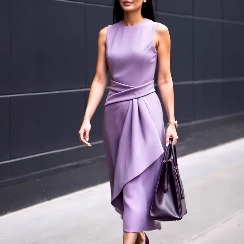 Дамска рокля с кръгло деколте