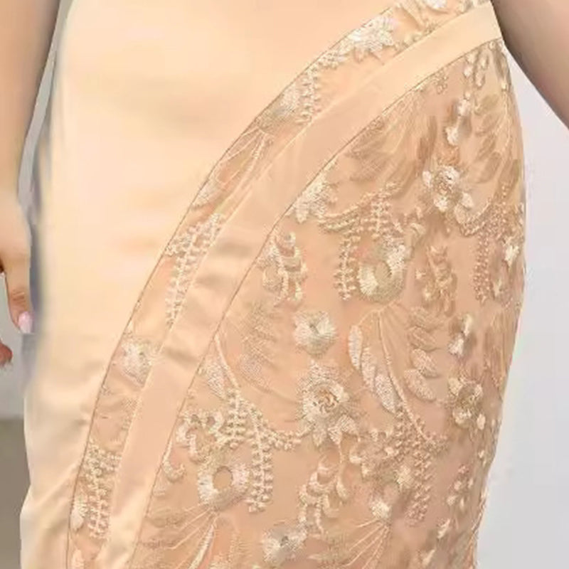 Елегантна дантелена рокля с цветя