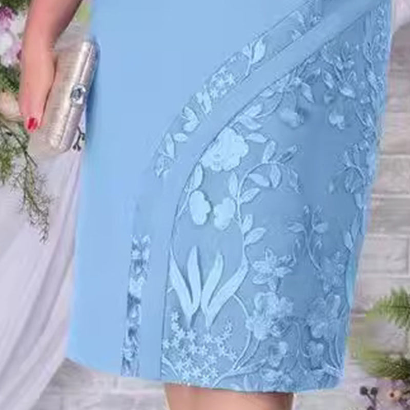 Елегантна дантелена рокля с цветя