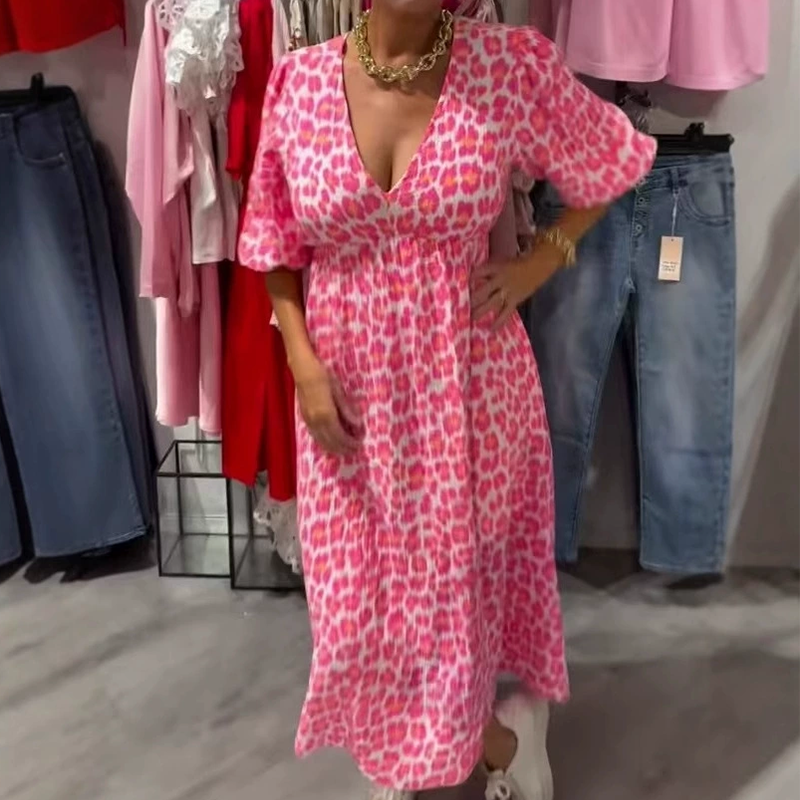 Дамска рокля с V-образно деколте и щампа