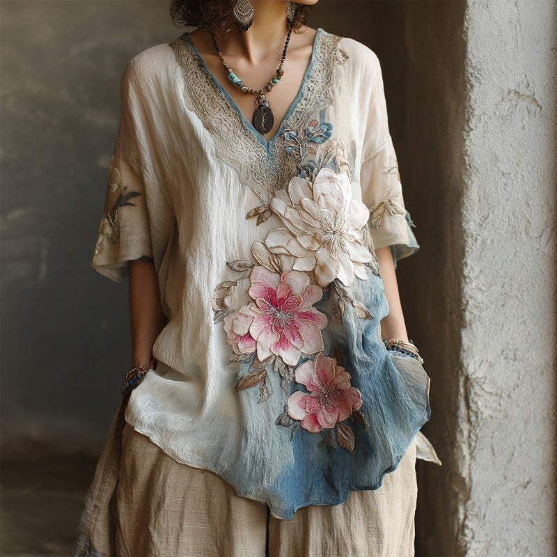 Блуза с дълбоко V-образно деколте и флорален мотив